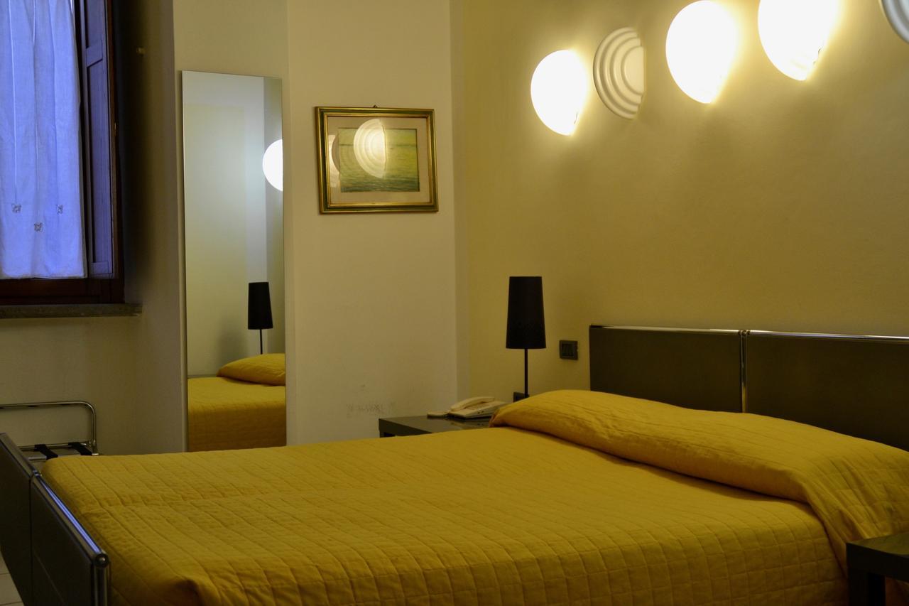 Hotel Italia Foligno Esterno foto