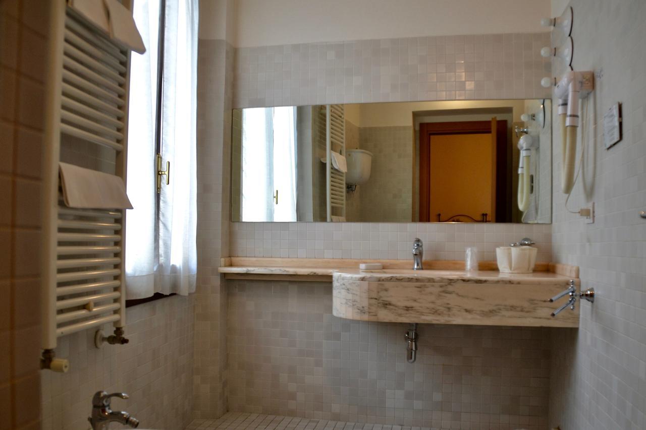Hotel Italia Foligno Esterno foto