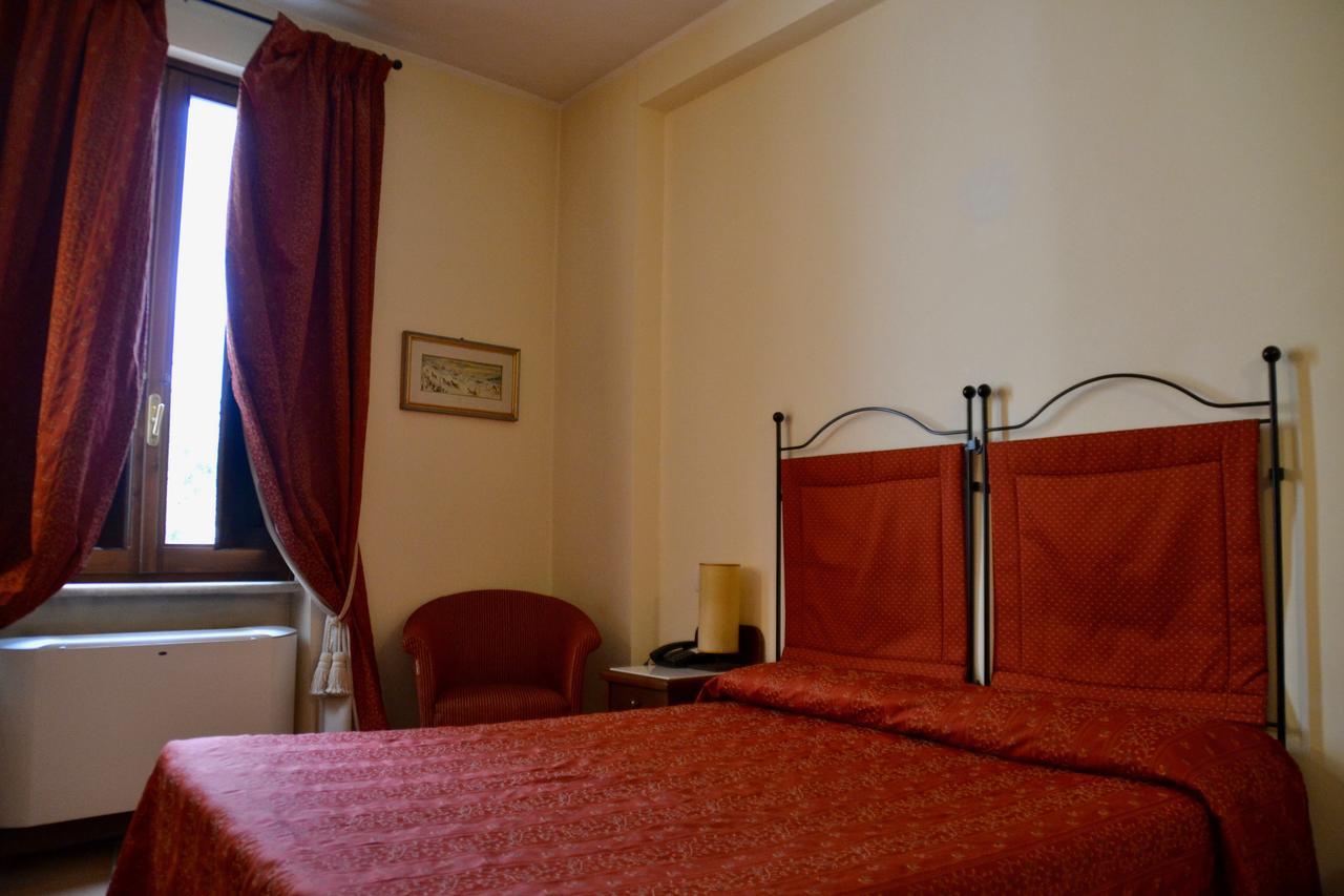 Hotel Italia Foligno Esterno foto