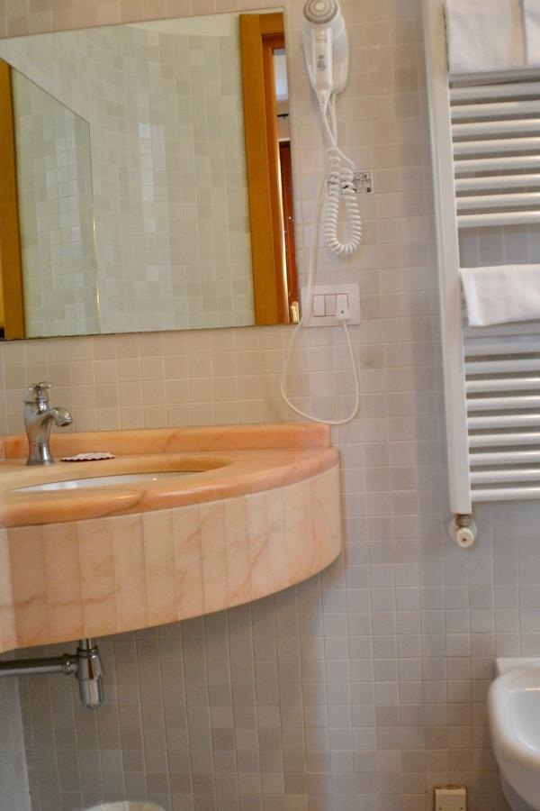 Hotel Italia Foligno Esterno foto