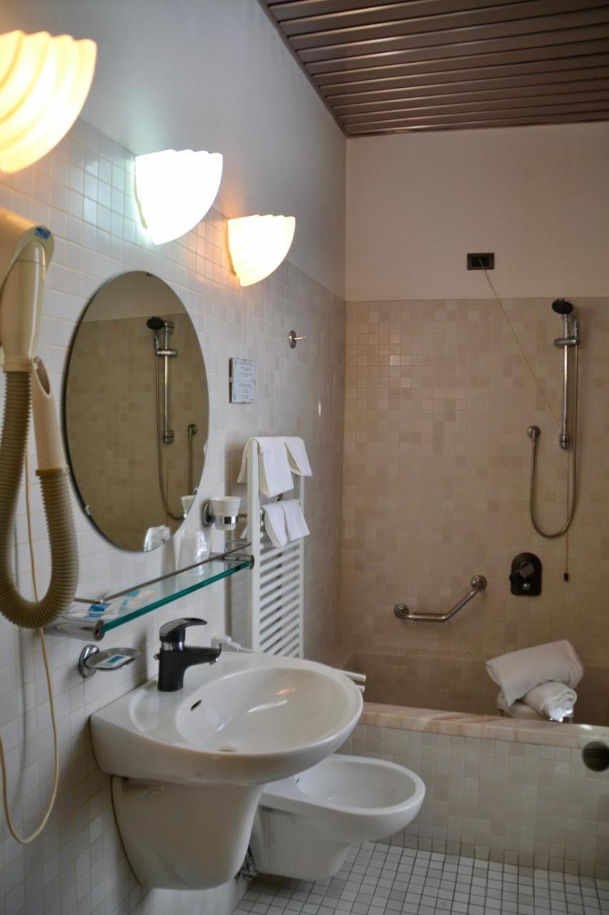 Hotel Italia Foligno Esterno foto