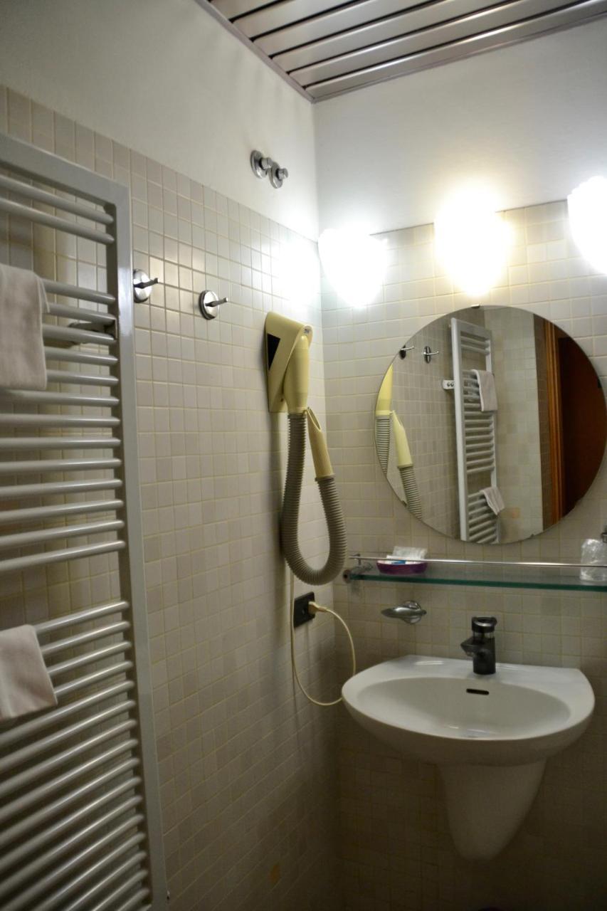 Hotel Italia Foligno Esterno foto