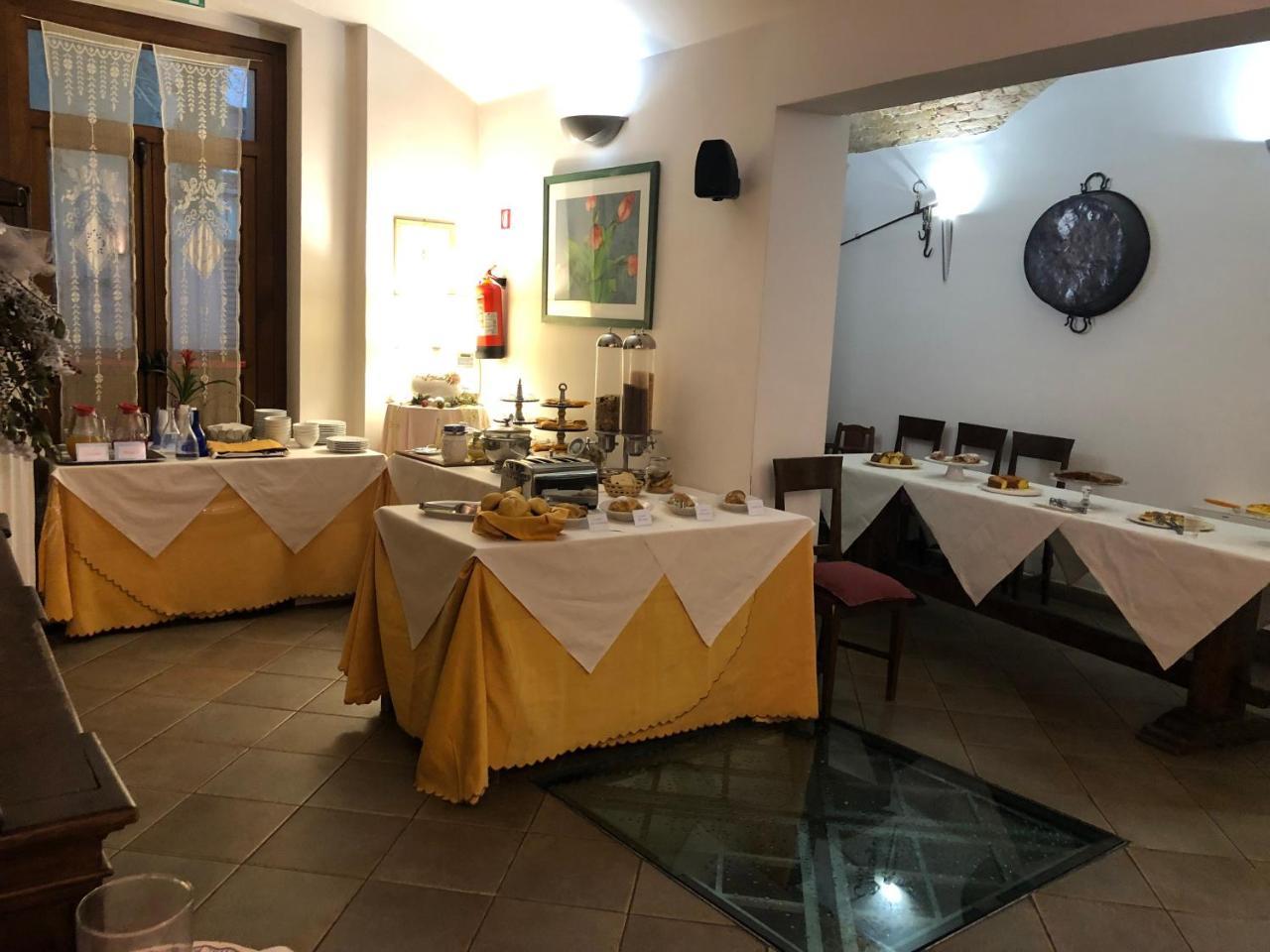 Hotel Italia Foligno Esterno foto