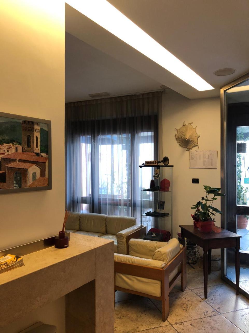 Hotel Italia Foligno Esterno foto