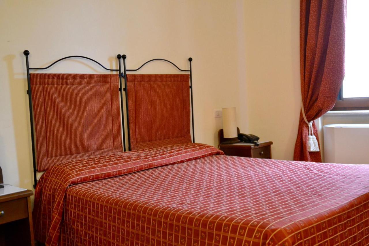 Hotel Italia Foligno Esterno foto